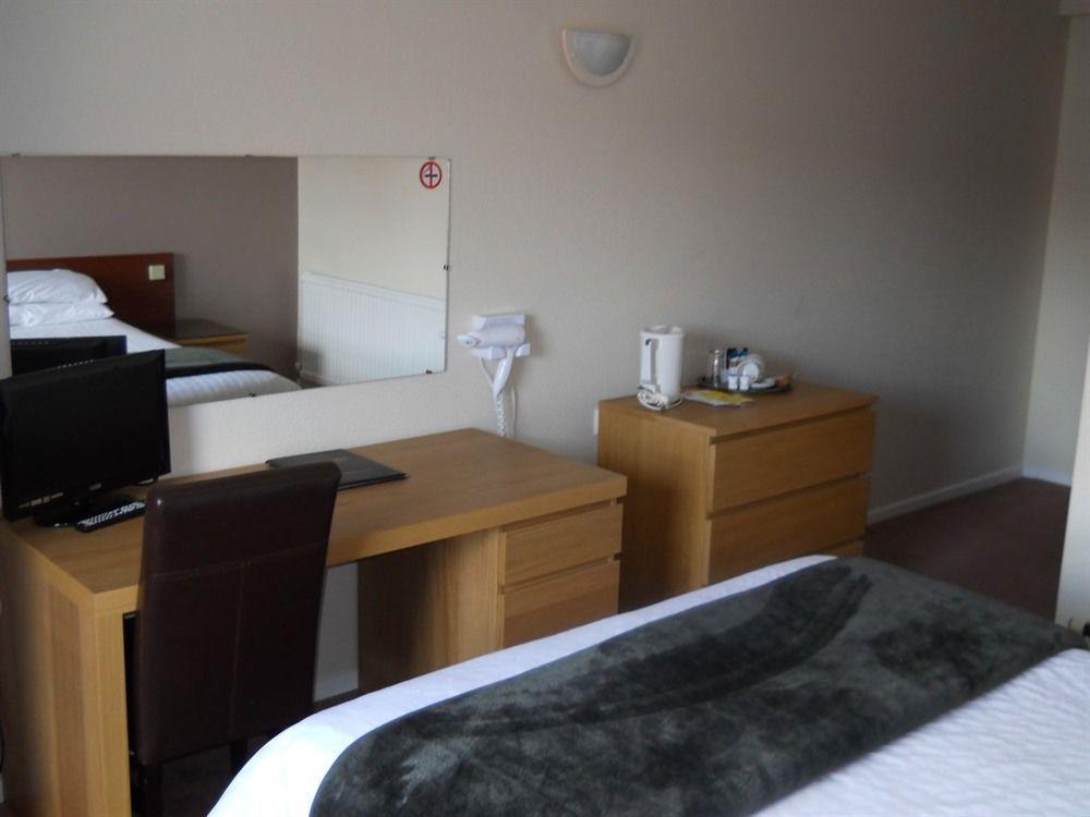 The Oakland Hotel Woodham Ferrers Exterior foto